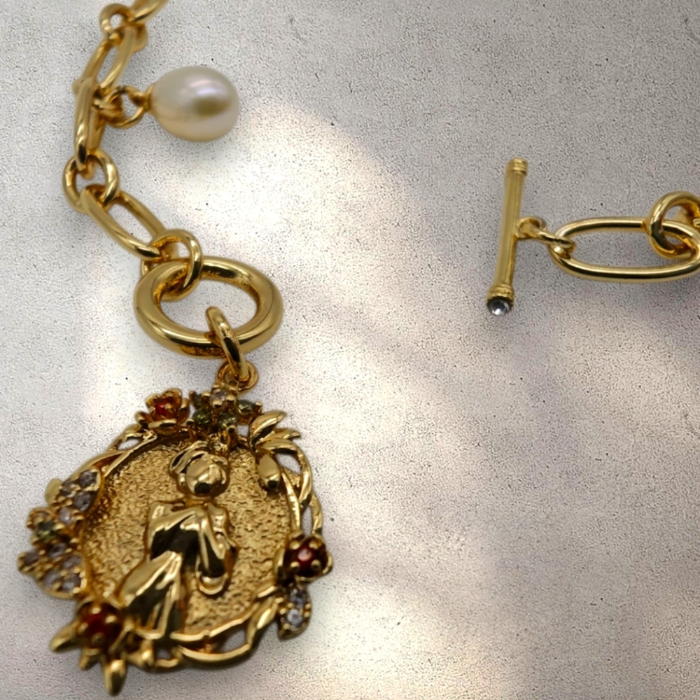 Gold Pendant Bracelet with Pearl Accent